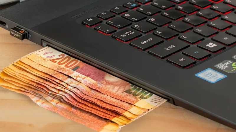 Wyłudzenia internetowe: jak odzyskać skradzione pieniądze